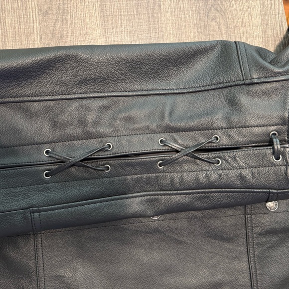 Harley Davidson Black Leather Vest - Picture 14 of 14